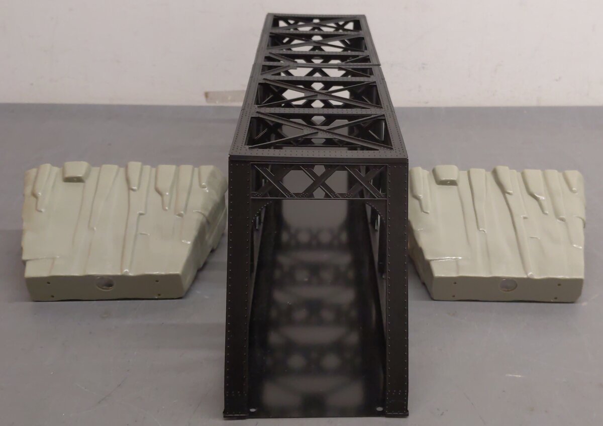 Lionel 6-12772 O Gauge Black Truss Bridge with Flasher and Piers EX/Box