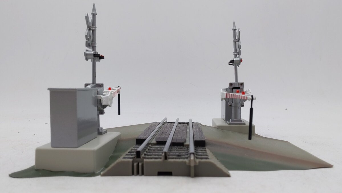 Lionel 6-12062 O Grade Crossing With Gates & Flashers EX/Box