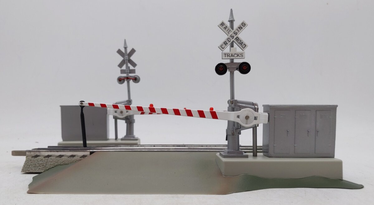 Lionel 6-12062 O Grade Crossing With Gates & Flashers EX/Box