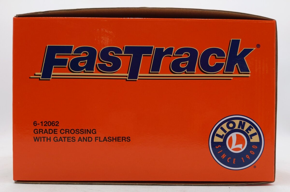 Lionel 6-12062 O Grade Crossing With Gates & Flashers EX/Box