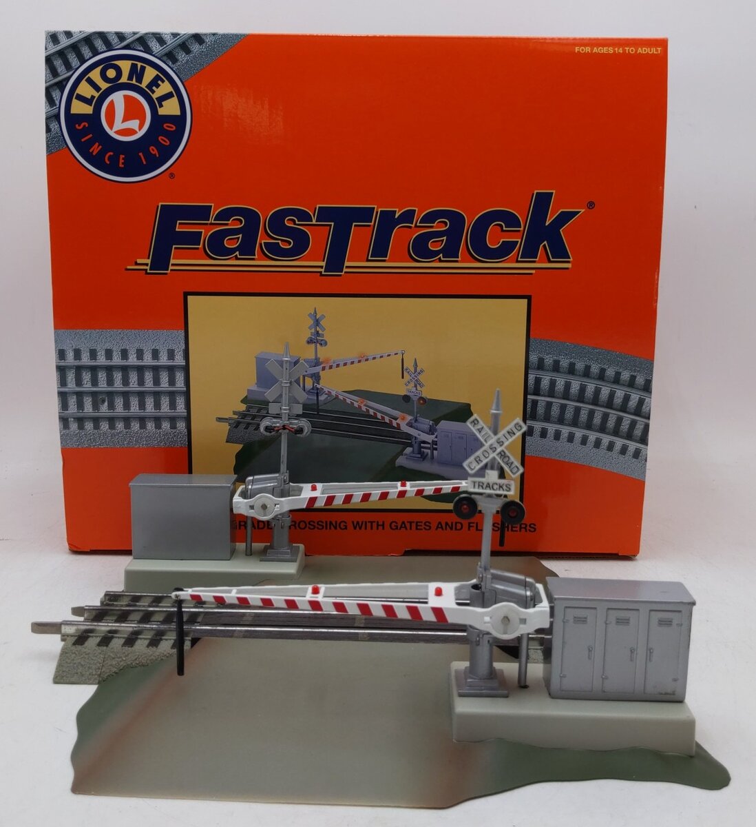Lionel 6-12062 O Grade Crossing With Gates & Flashers EX/Box