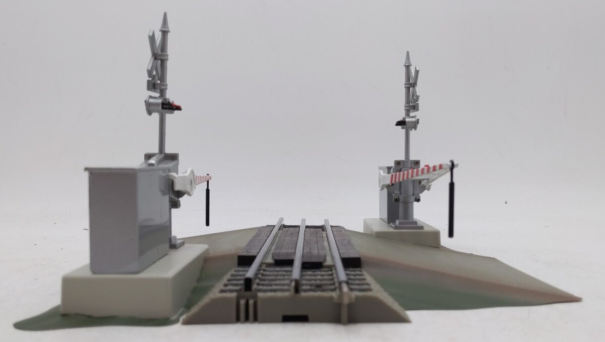 Lionel 6-12062 O Grade Crossing With Gates & Flashers EX/Box