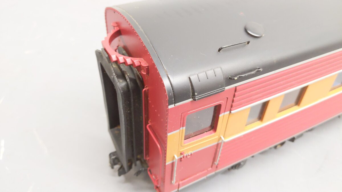 USA Trains 31091 G Southern Pacific Daylight Coach Car - Metal Wheels VG
