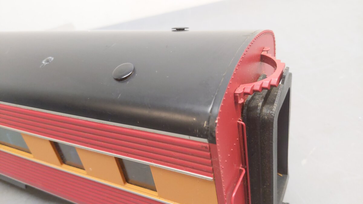USA Trains 31091 G Southern Pacific Daylight Coach Car - Metal Wheels VG