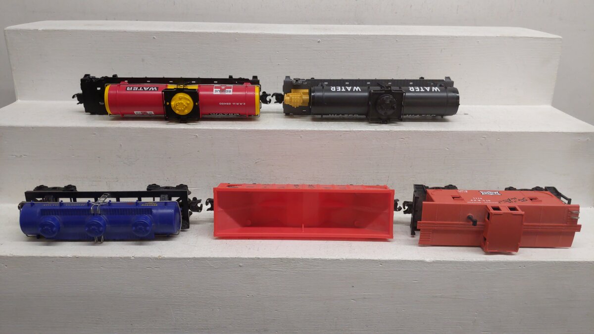 Lionel & Other O Gauge Assorted Train Cars [5] VG