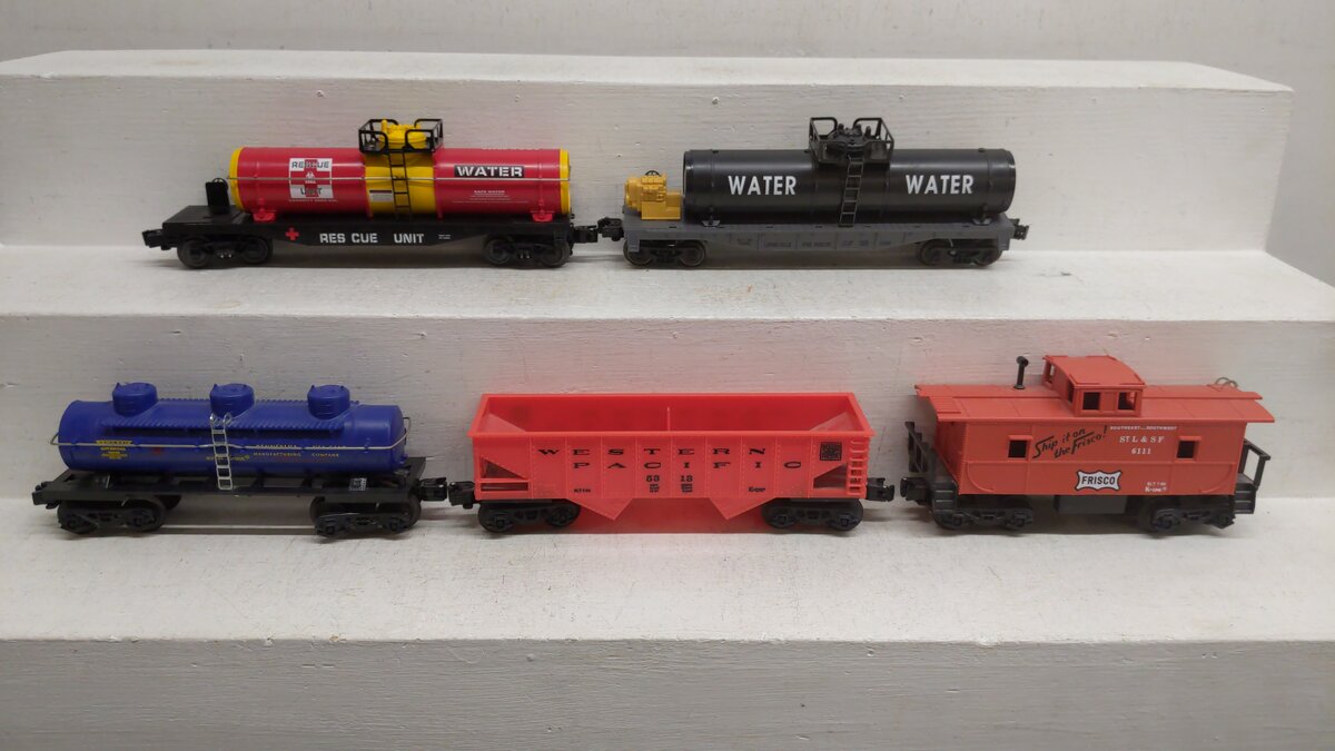 Lionel & Other O Gauge Assorted Train Cars [5] VG