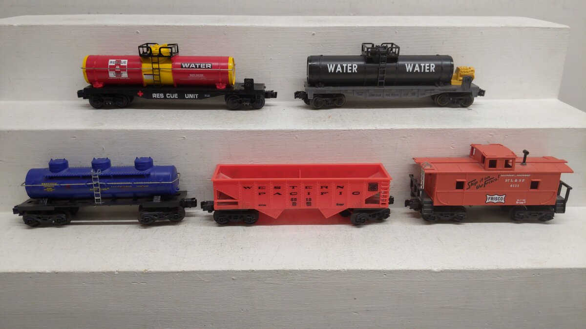 Lionel & Other O Gauge Assorted Train Cars [5] VG