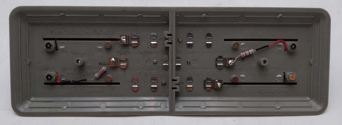 Lionel 6-12035 O Gauge FasTrack Lighted Bumpers (Pack of 2) LN/Box