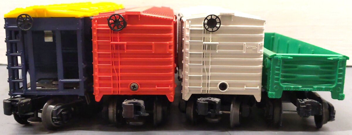 Lionel Assorted O Gauge Freight Cars: 9200, 6464, 9114, 9033 [4] VG