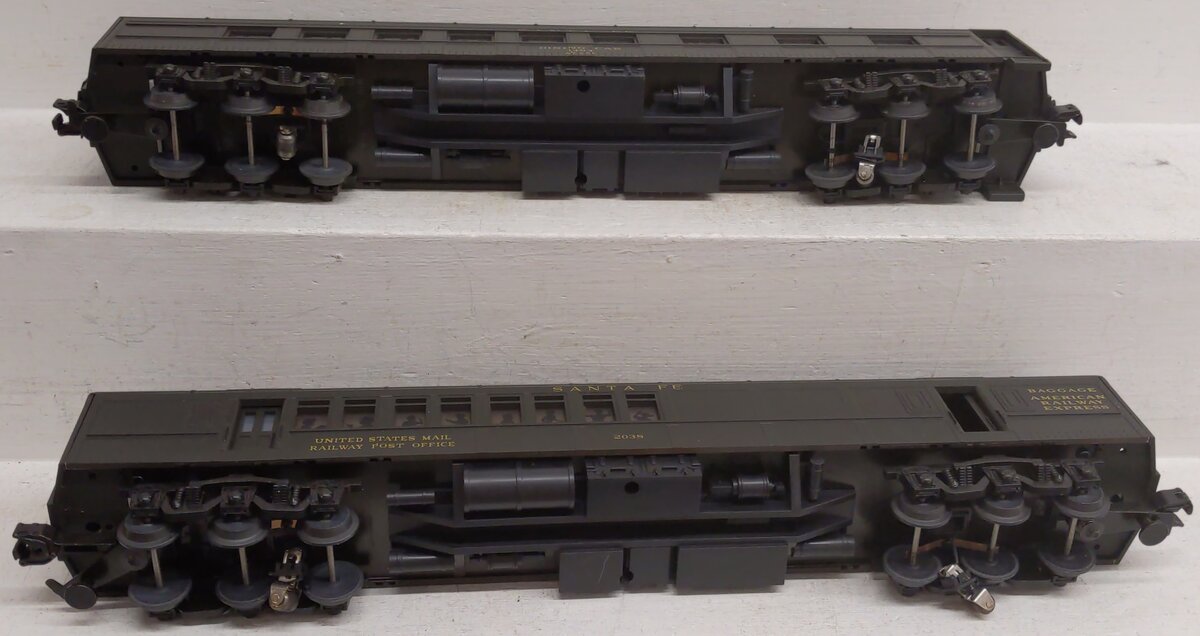 MTH 20-4107 O Santa Fe 70' Madison Combine/Diner Passenger Car Set (Set of 2) VG/Box
