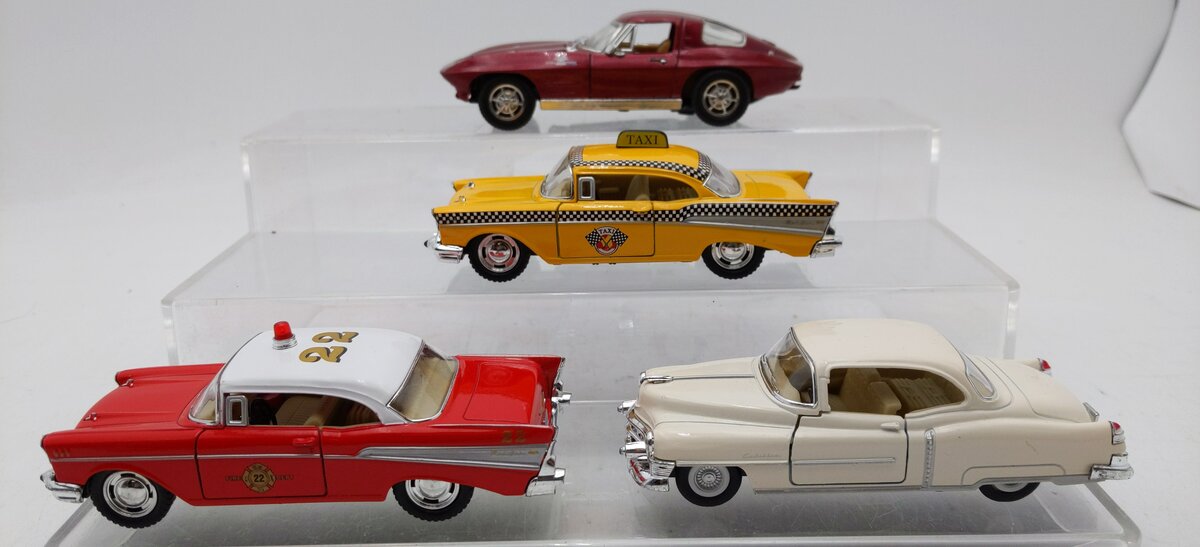 Kinsmart & Other Assorted O Gauge Assorted Cars [4] EX