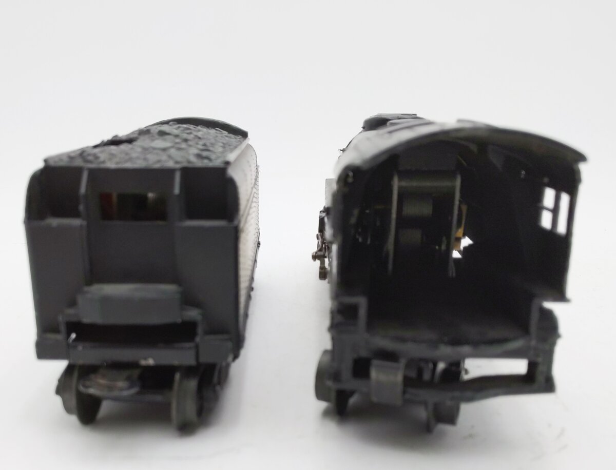 Lionel 2035 Vintage O 2-6-4 Die-Cast Postwar Steam Locomotive with 6466W Tender EX