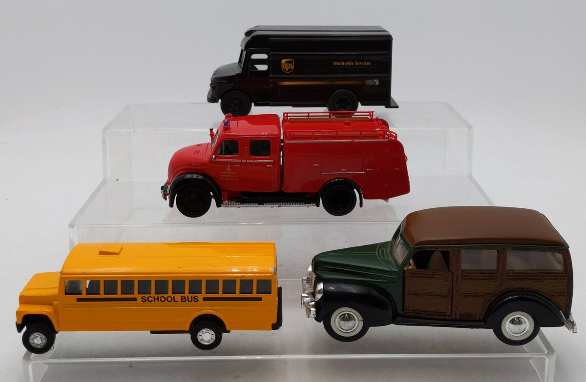 Road Signature & Other Assorted O Gauge Trucks & Cars [4] EX