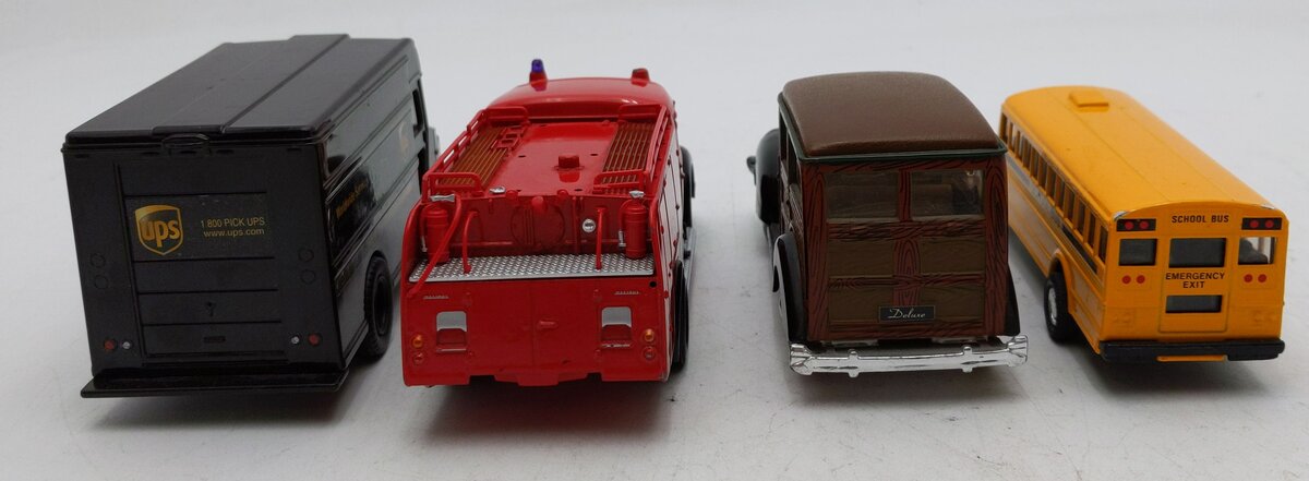 Road Signature & Other Assorted O Gauge Trucks & Cars [4] EX