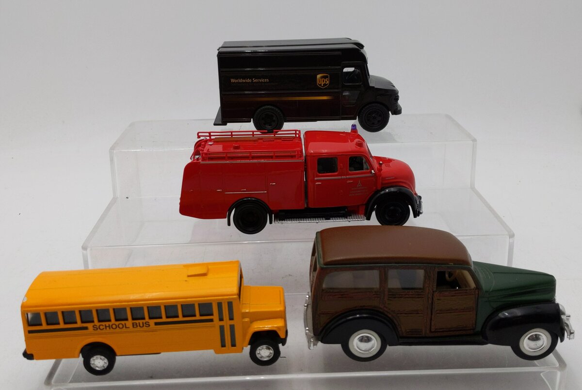 Road Signature & Other Assorted O Gauge Trucks & Cars [4] EX