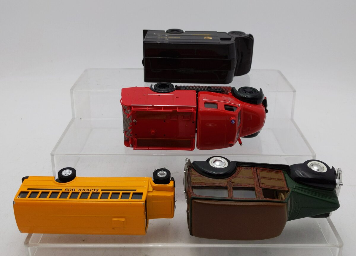 Road Signature & Other Assorted O Gauge Trucks & Cars [4] EX