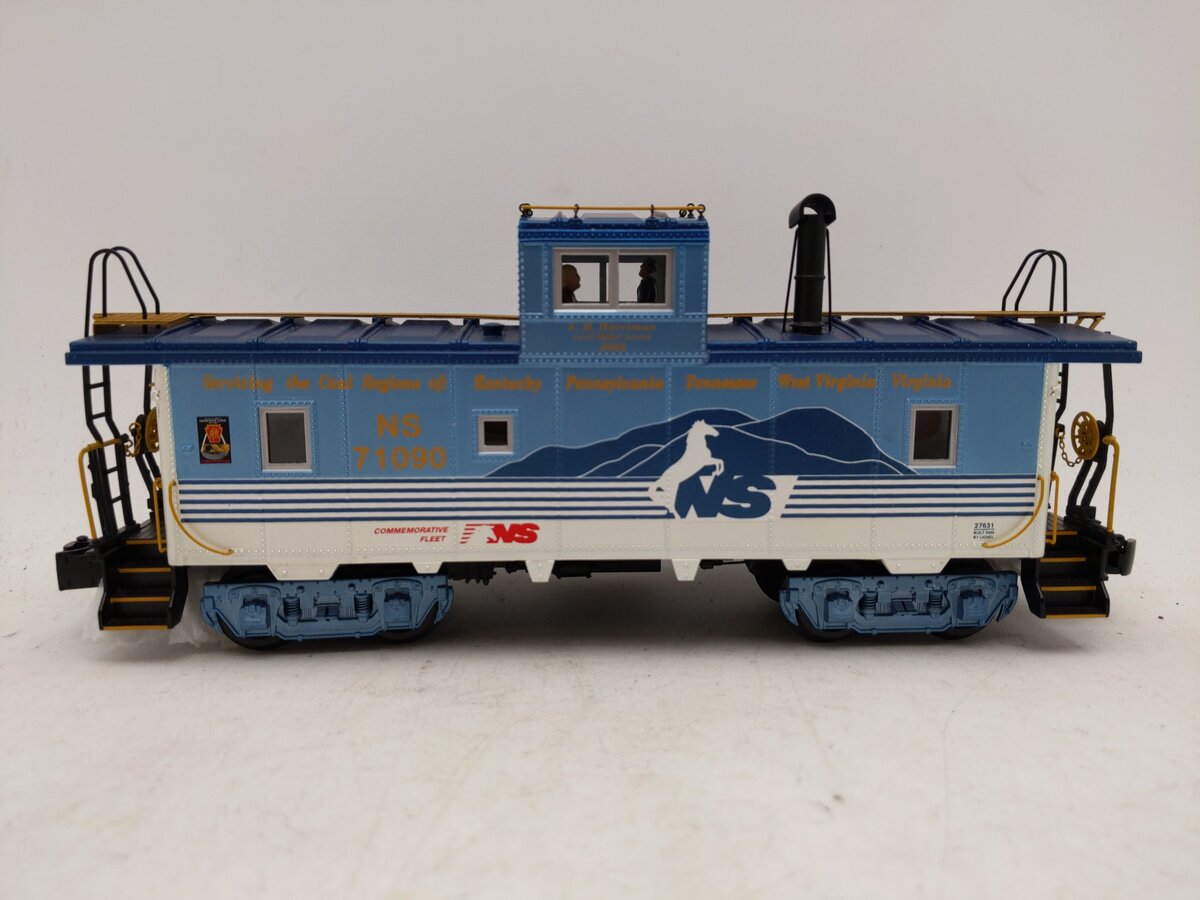 Lionel 6-27631 O Gauge Norfolk Southern Heritage Ca-4 Caboose #71090 EX/Box