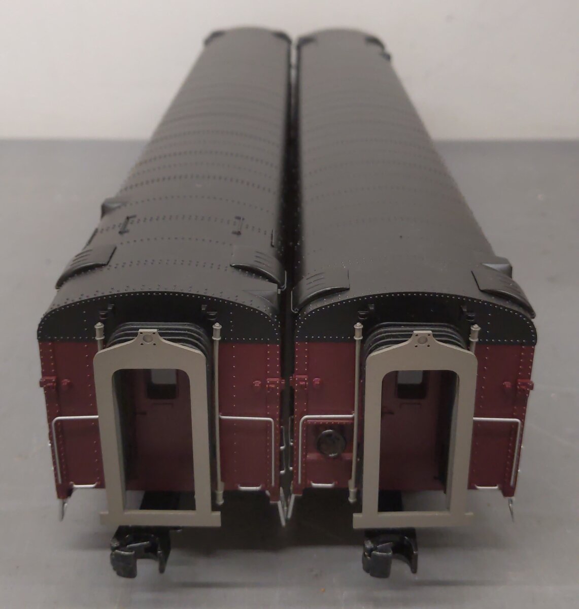 MTH 20-64266 O Norfolk & Western 70' Streamlined Baggage/Coach Passenger Set (2) EX/Box