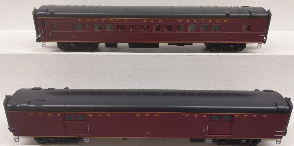MTH 20-64266 O Norfolk & Western 70' Streamlined Baggage/Coach Passenger Set (2) EX/Box