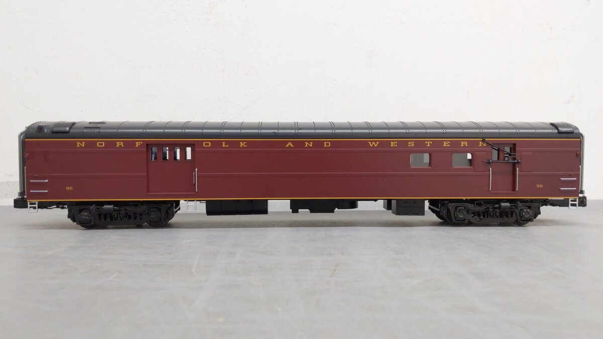 MTH 20-64267 O Norfolk & Western 70' Streamlined RPO Passenger Car EX/Box