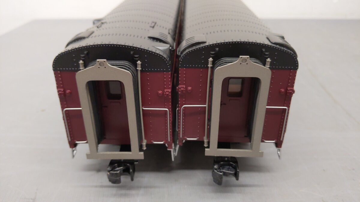 MTH 20-64264 O Norfolk & Western 70' Streamlined Sleeper/Diner Passenger Set (2) EX/Box