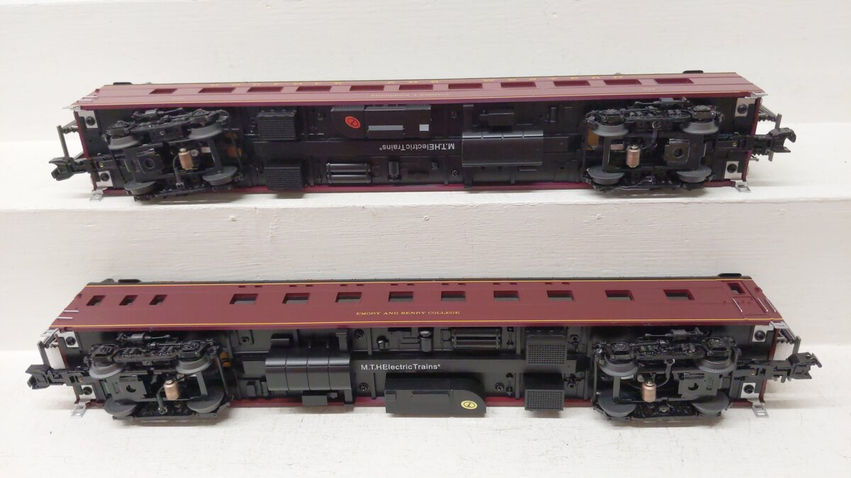 MTH 20-64264 O Norfolk & Western 70' Streamlined Sleeper/Diner Passenger Set (2) EX/Box