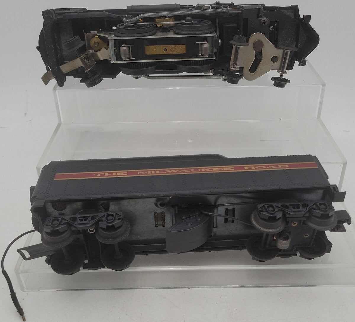 Lionel 6-8305 O Gauge Milwaukee 4-4-2 Steam Locomotive & Tender VG