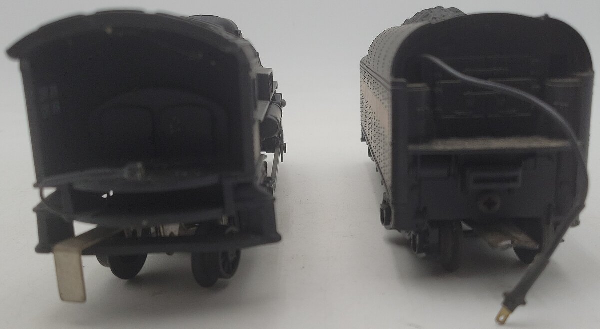 Lionel 6-8305 O Gauge Milwaukee 4-4-2 Steam Locomotive & Tender VG