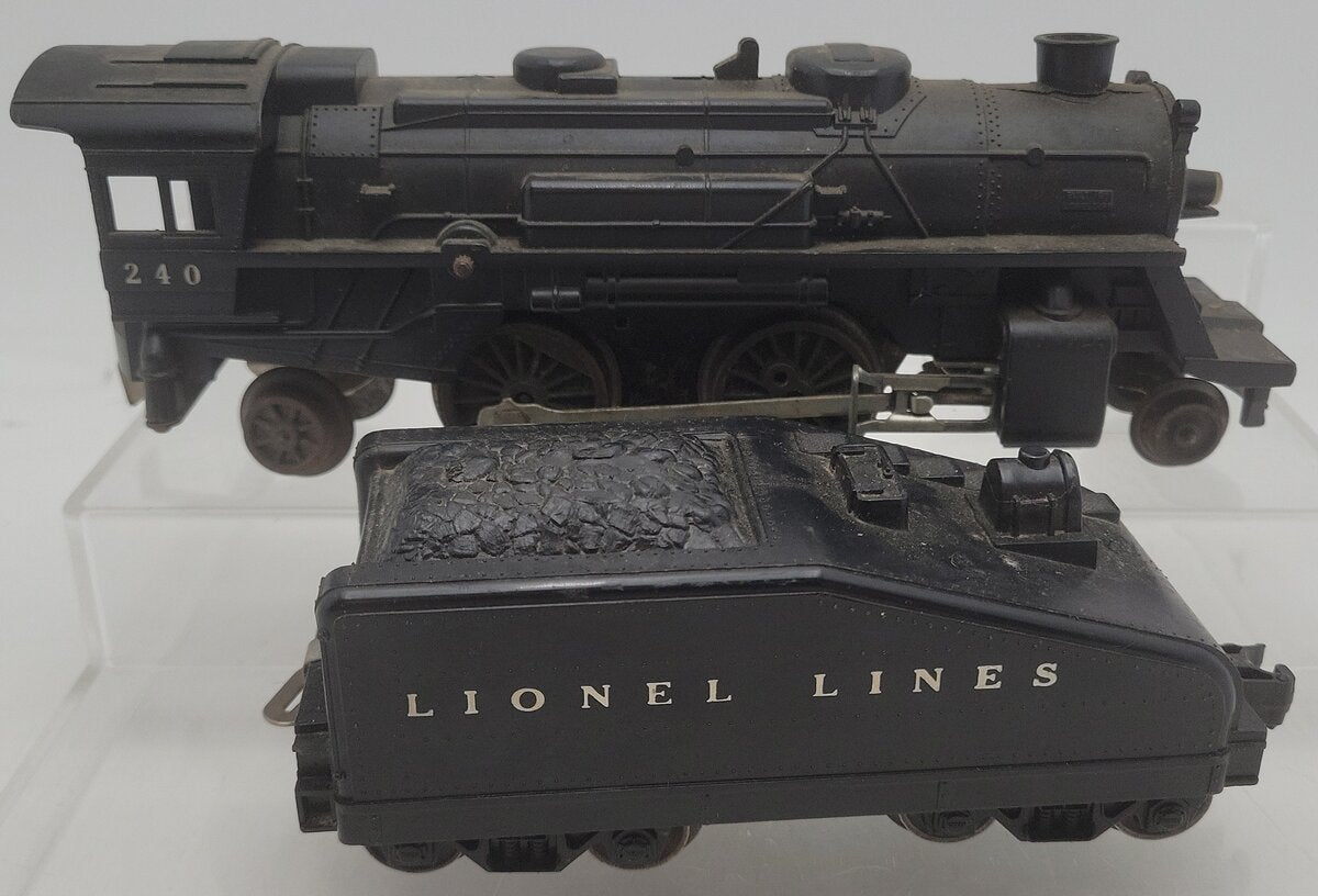 Lionel 240 Vintage O Gauge 2-4-2 Plastic Steam Locomotive & Tender VG