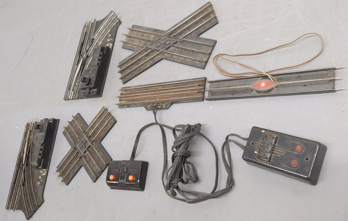 Lionel O Gauge Assorted Track Switches and Crossovers with Controllers [7]
