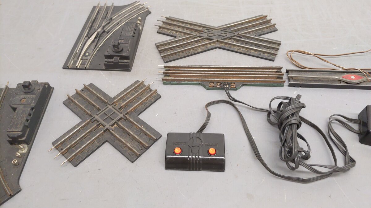 Lionel O Gauge Assorted Track Switches and Crossovers with Controllers [7]