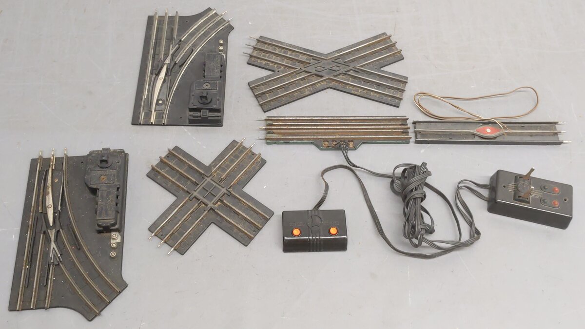 Lionel O Gauge Assorted Track Switches and Crossovers with Controllers [7]
