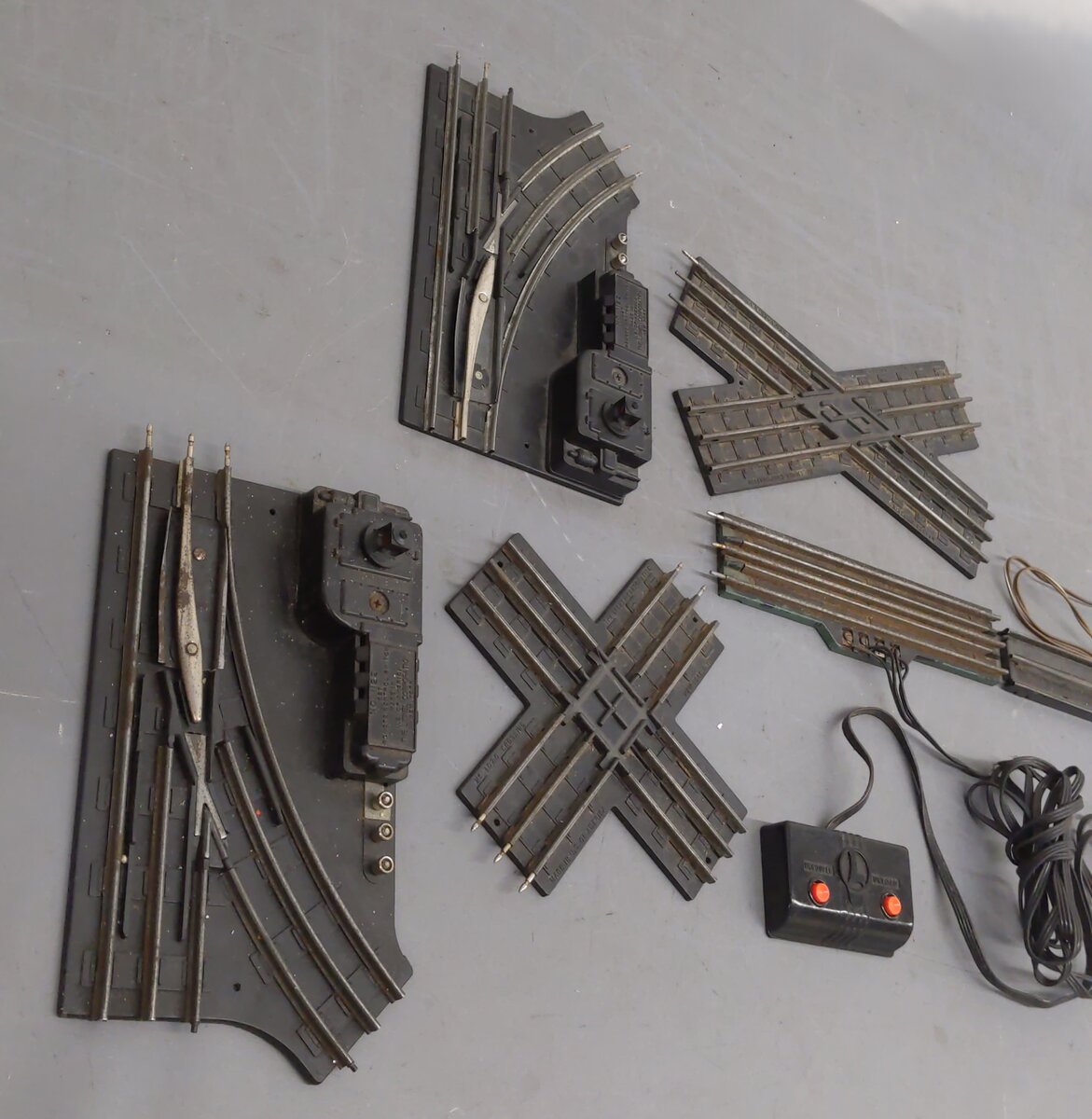 Lionel O Gauge Assorted Track Switches and Crossovers with Controllers [7]
