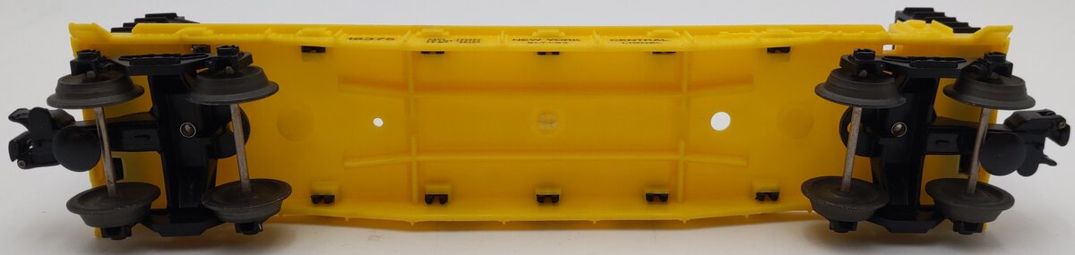 Lionel 6-16375 O Gauge New York Central Flatcar with Stakes EX