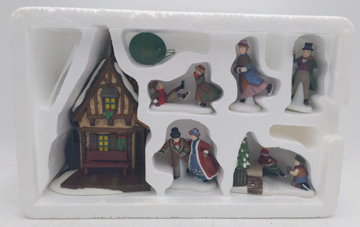 Dept 56 58405 Heritage Village "Ashley Pond Skating Party" Procelain Set LN/Box