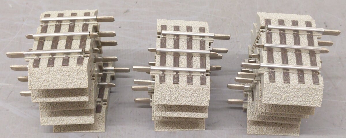 Lionel 6-12026 O Scale FasTrack 1-3/4 Inch Straight Track  [14] VG
