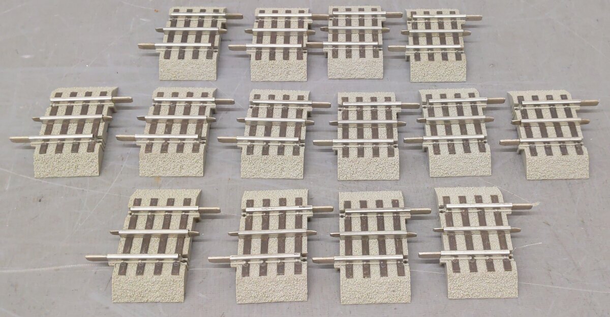 Lionel 6-12026 O Scale FasTrack 1-3/4 Inch Straight Track  [14] VG