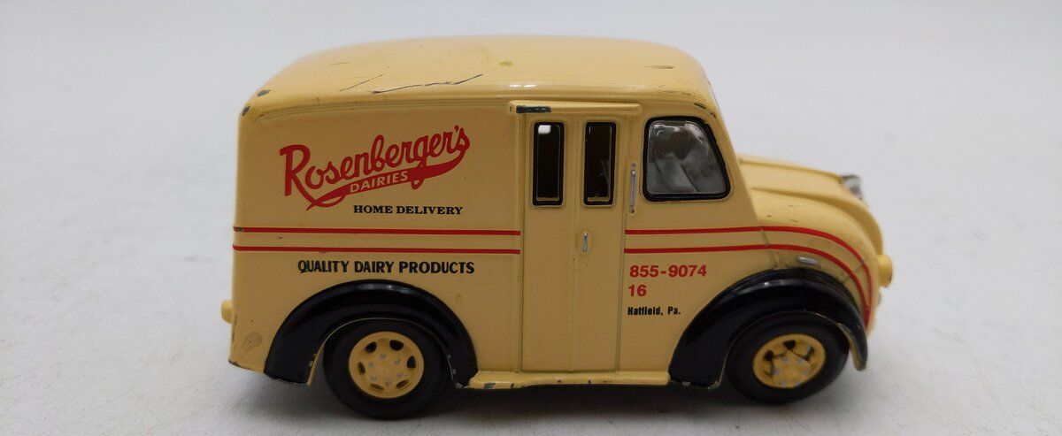 Road Champs 1950 1:43 Rosenberger's  Dairies 50's Divco Delivery Truck Die Cast EX/Box