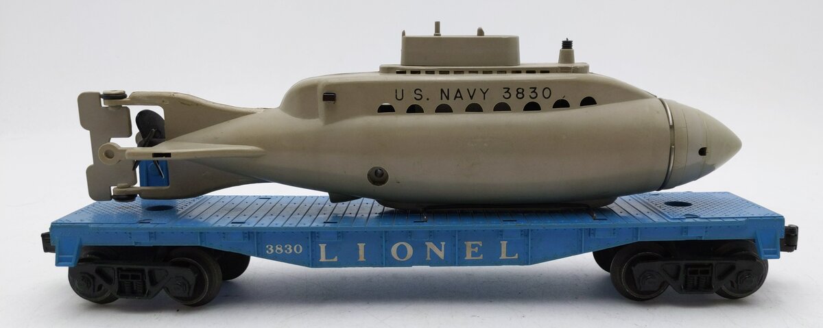 Lionel 3830 Vintage O Flatcar with Operating U.S. Navy Submarine EX