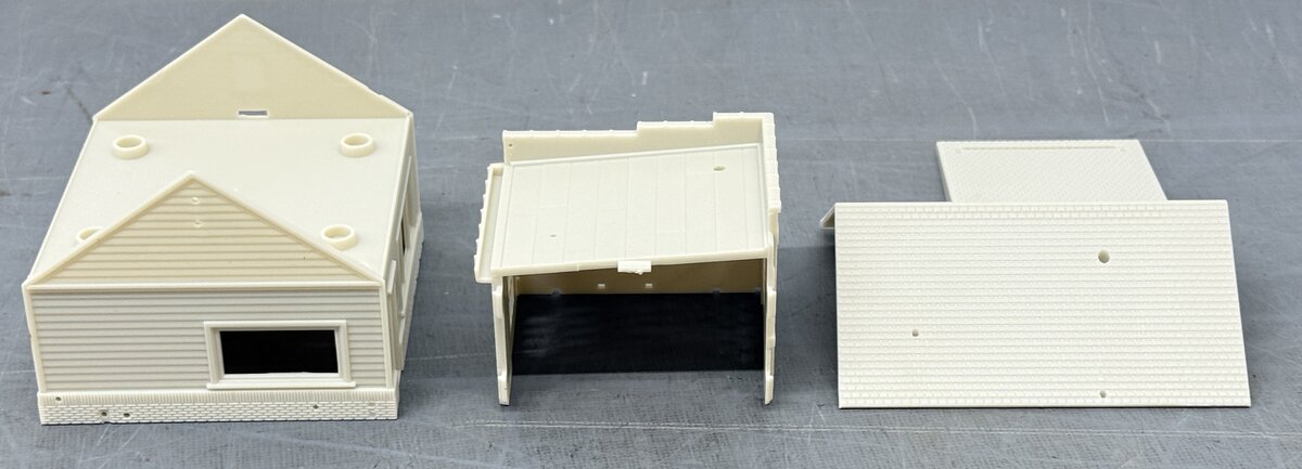 Woodland Scenics PF5183 HO Scale Sonny's Super Service Pre-Fab Building Kit EX/Box