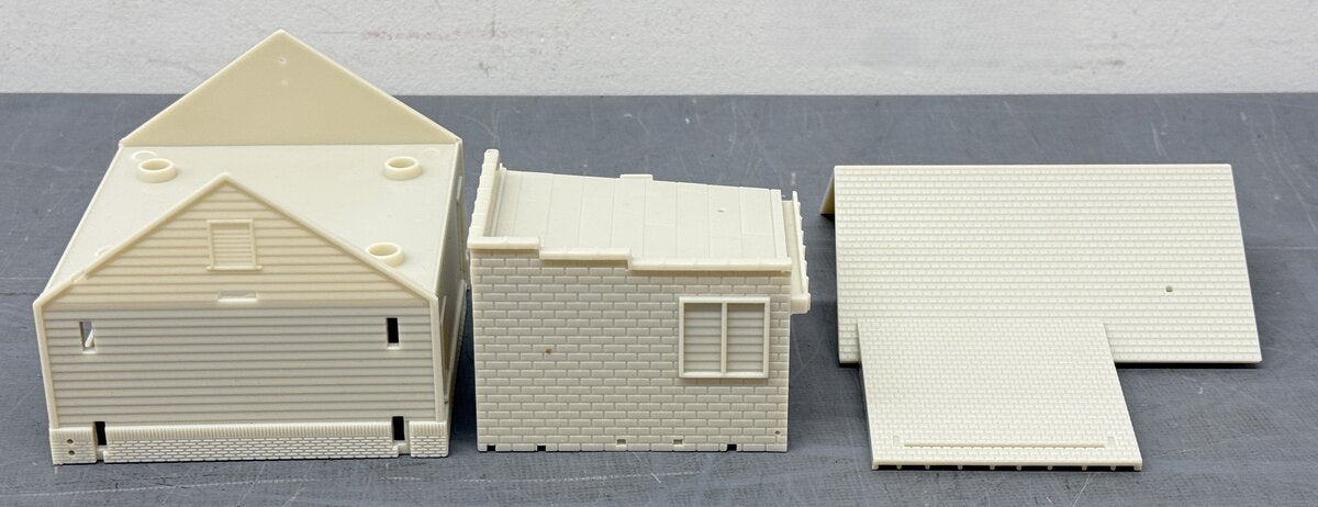 Woodland Scenics PF5183 HO Scale Sonny's Super Service Pre-Fab Building Kit EX/Box