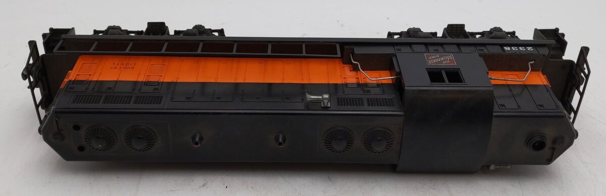Lionel 2338 Vintage O Gauge Milwaukee Road Powered GP-7 Diesel Locomotive EX