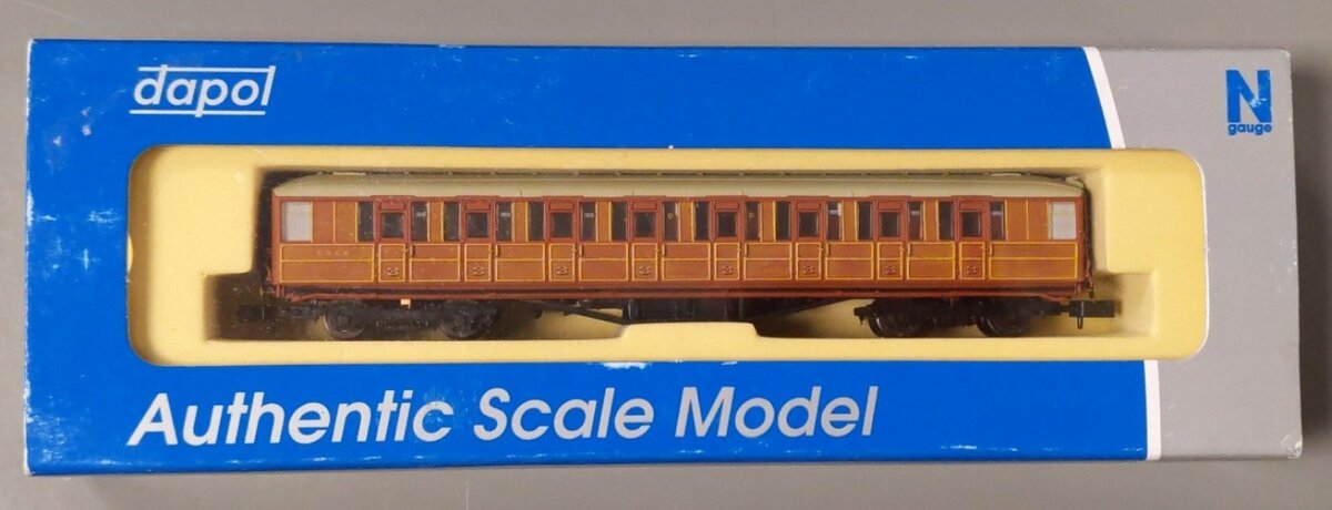 Dapolf NC-209F N Scale LNER Gresley Teak 3rd Class Coach Passenger Car #60647 LN/Box