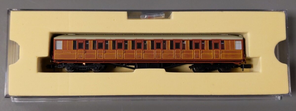 Dapolf NC-209F N Scale LNER Gresley Teak 3rd Class Coach Passenger Car #60647 LN/Box