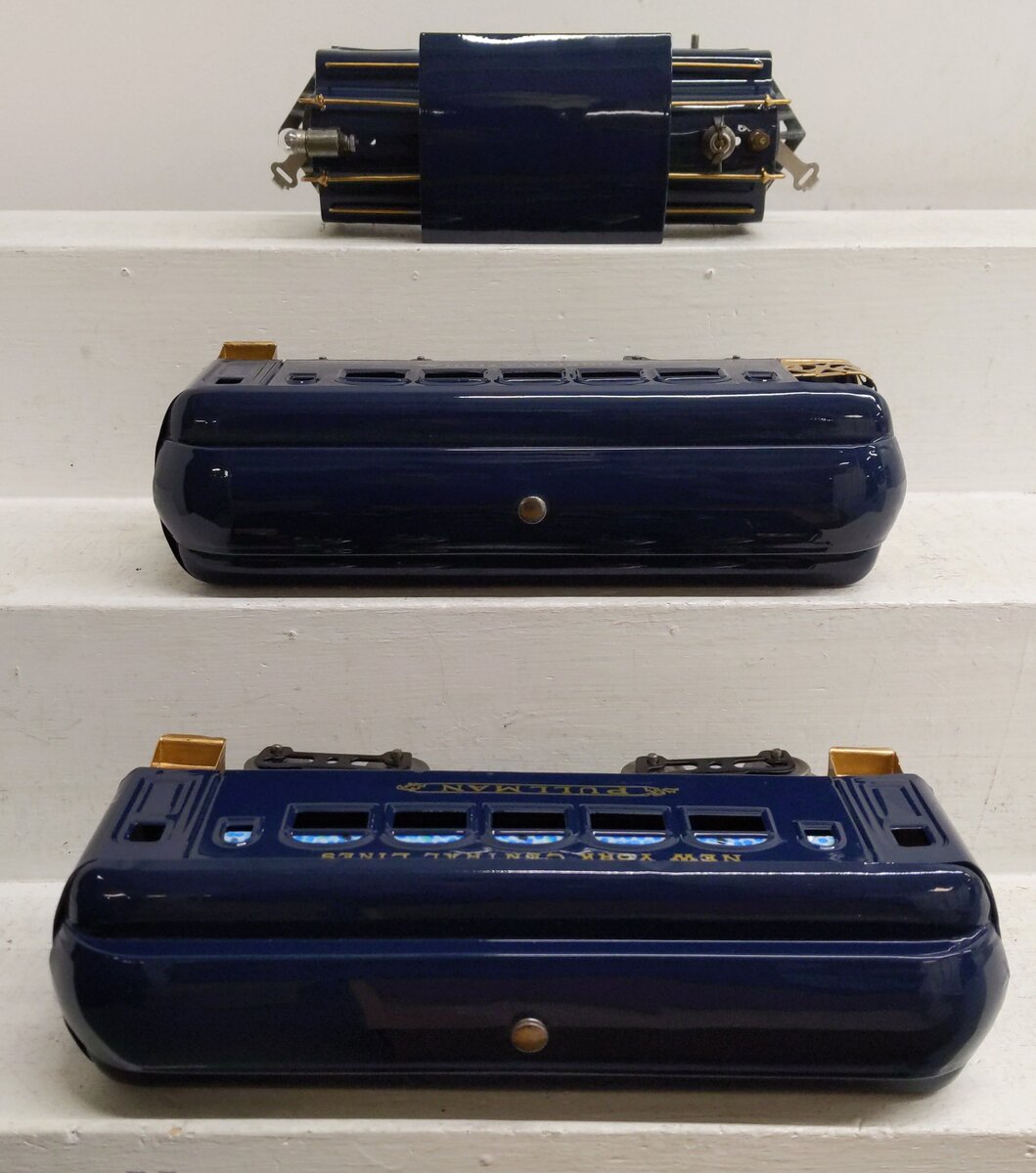 Lionel 33 Vintage Standard Gauge Powered Electric Loco w/ 35 & 36 Passenger Cars