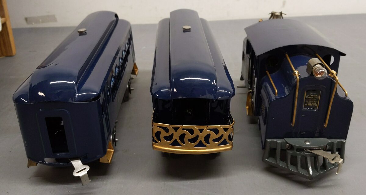Lionel 33 Vintage Standard Gauge Powered Electric Loco w/ 35 & 36 Passenger Cars