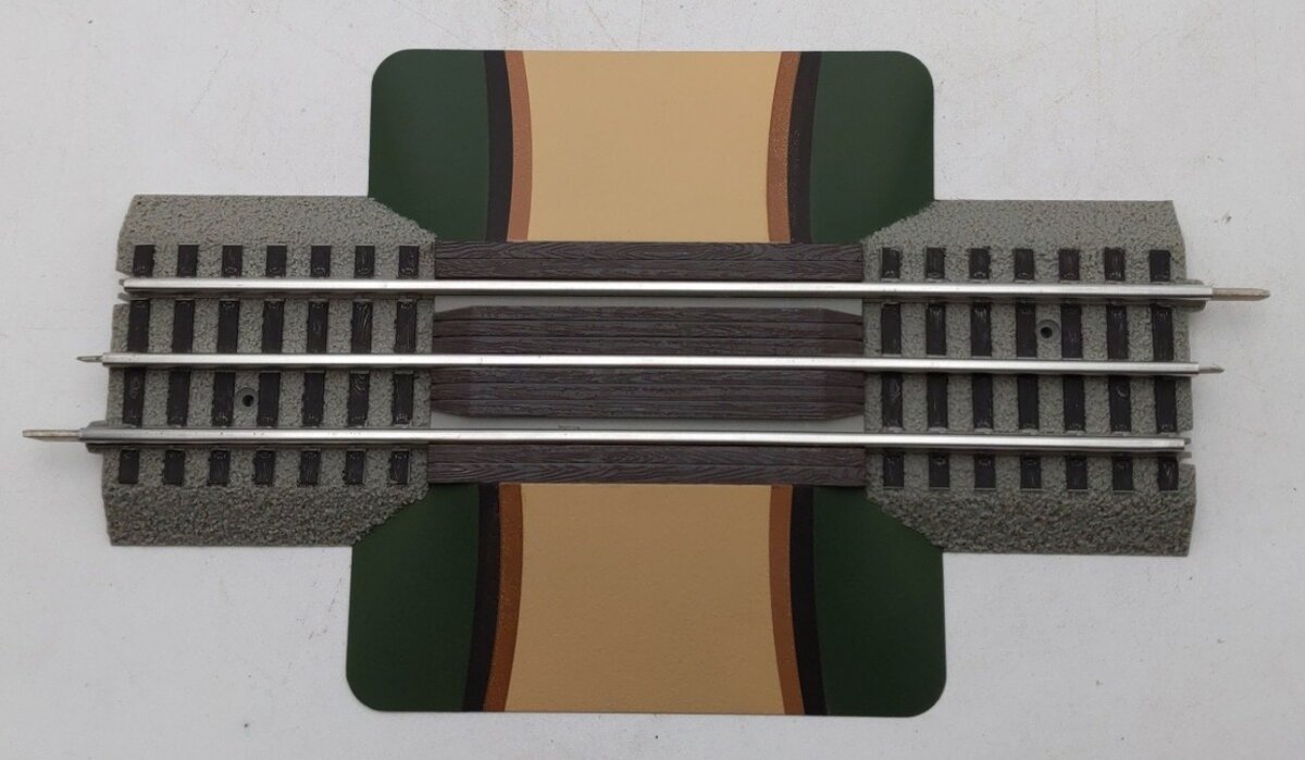 Lionel 6-12036 O Gauge FasTrack Grade Crossing (Pack of 2) EX