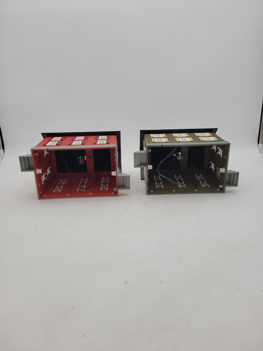 MTH O Gauge 2-Story Houses Red & Green [2] EX