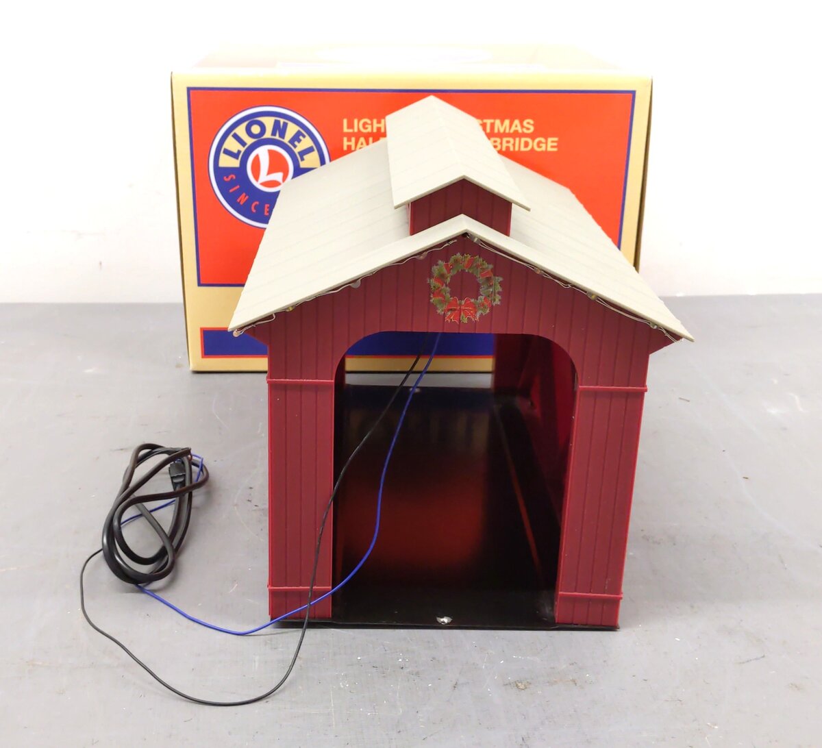 Lionel 1929090 O Lighted Christmas Half-Covered Bridge EX/Box