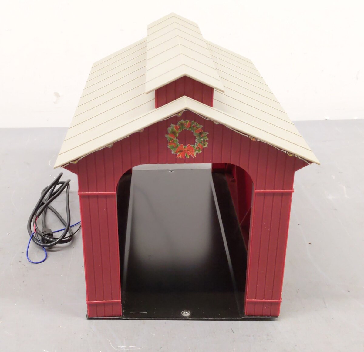 Lionel 1929090 O Lighted Christmas Half-Covered Bridge EX/Box